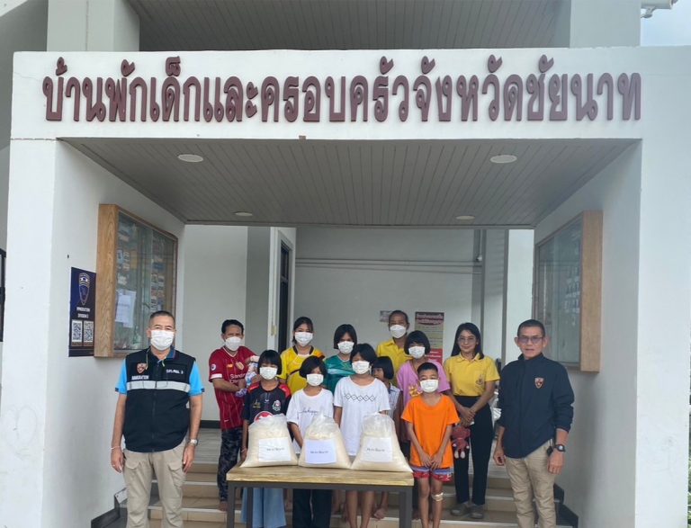 มอบข้าวสารให้บ้านพักเด็กและครอบครัวจังหวัดชัยนาท